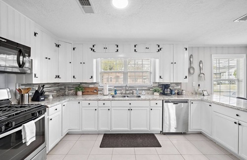 Baytown House | Baytown Retreat: 3-Bed Oasis w/Outdoor Spaces!