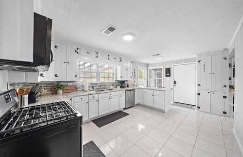 Baytown House | Baytown Retreat: 3-Bed Oasis w/Outdoor Spaces!