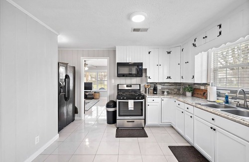 Baytown House | Baytown Retreat: 3-Bed Oasis w/Outdoor Spaces!