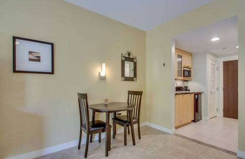 Baytowne Wharf Condo | Baytowne Wharf Luxury Studio in Bahia, With Golf Cart!