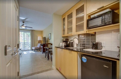 Baytowne Wharf Condo | Baytowne Wharf Luxury Studio in Bahia, With Golf Cart!