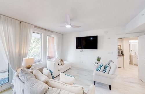 Baytowne Wharf Apartment | Baytowne Wharf - Market Street Inn #338