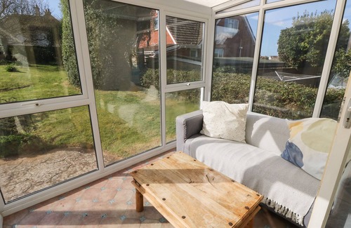 Totland Bay Cottage | BAYTREE COTTAGE, pet friendly, with open fire in Totland