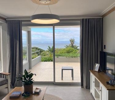 Eastcliff Apartment | Bayview 104