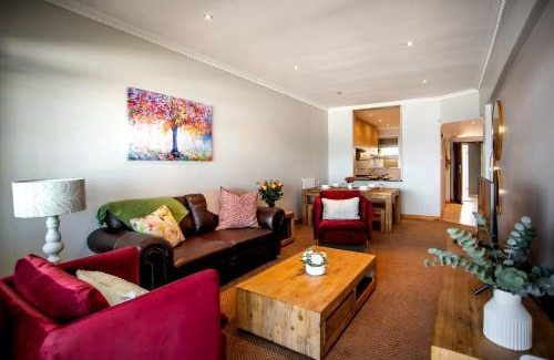 Eastcliff Apartment | Bayview 307