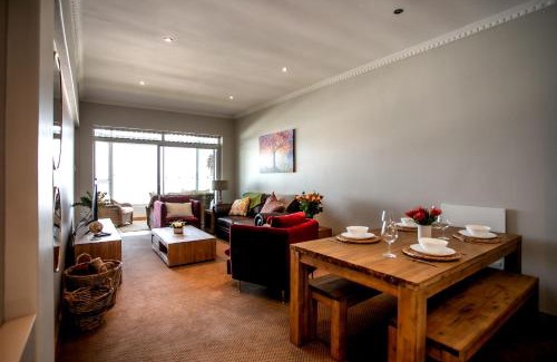 Eastcliff Apartment | Bayview 307
