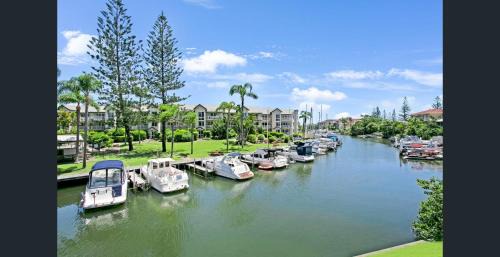 Runaway Bay Apartment | Bayview Bay Apartments and Marina
