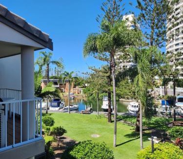 Runaway Bay Apartment | Bayview Bay Apartments and Marina