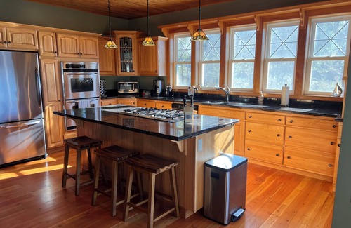 Bayview House | Bayview Beauty close to Silverwood theme Park.