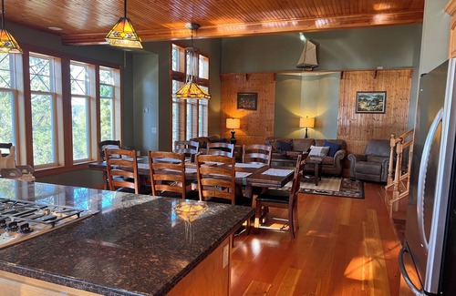 Bayview House | Bayview Beauty close to Silverwood theme Park.