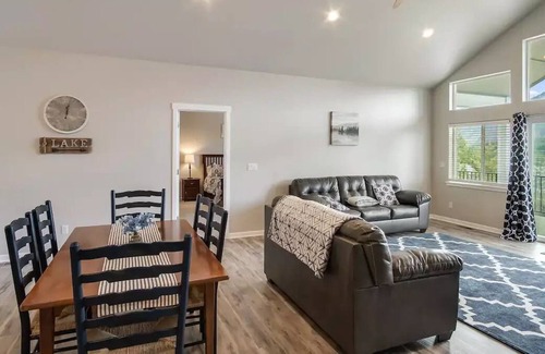 Bayview House | Bayview Beauty - Lake Views/SUP Boards/Kayaks/Close to Silverwood
