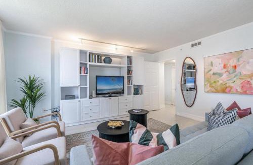 Coconut Grove Apartment | Bayview Bliss 2BR 2BA Condo in Coconut Grove Parking included