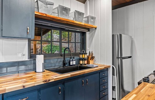 Bremerton House | BayView Cottage - Romantic Getaway w/Beach Access