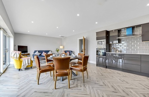 Downings Apartment | Bayview Downings- Luxury 3 Bedroom First Floor Apt