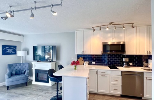 Acme Condo | Bayview Escape - Chic 2 BR Condo - Steps to the Beach