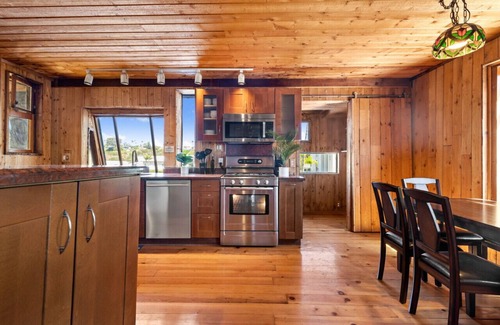 Bay Park House | Bayview Escape with Hot Tub and Pickleball