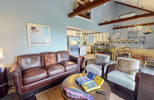 North Truro House | Bayview home, WiFi, multiple decks, hot tub, games