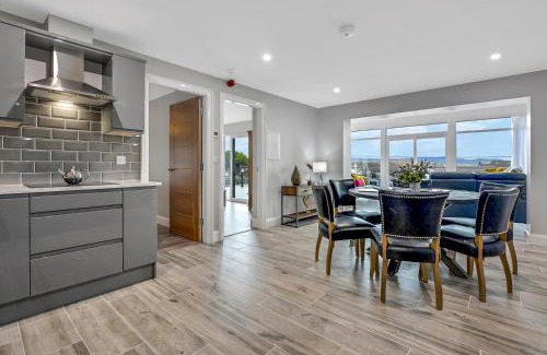 Downings House | BayView Luxury 3 Bedroom Apartment Ground Floor