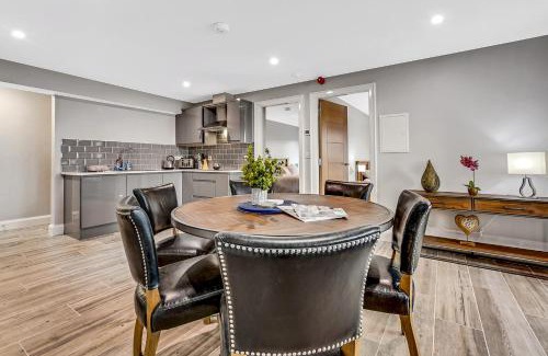 Downings House | BayView Luxury 3 Bedroom Apartment Ground Floor