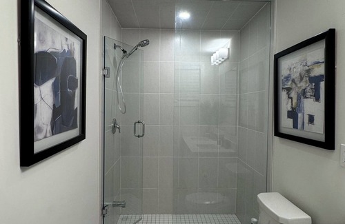 Richmond Hill House | Bayview Luxury Stay | 8 Beds for 16 Guests | Richmond Hill Townhouse