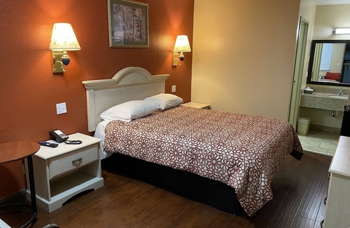 Longfellow Hotel | Bayview Motel