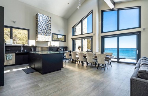 Meaford Cottage | Bayview Oasis: Luxe Lakeside Escape w/Pickleball