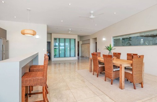 Bayview House | Bayview Paradise with Private Pool-Marina Deck