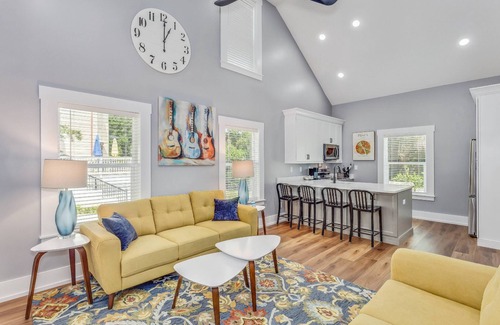 Southeast Pensacola Cottage | Bayview Park Cottage- Custom Built Cottage w/Loft- East Hill - 15 Mins to Beach
