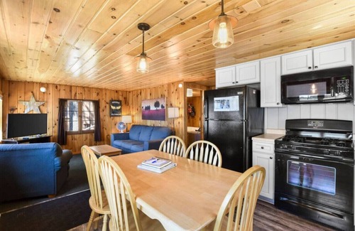 St Germain House | Bayview Resort Waters Edge Cabin 2
