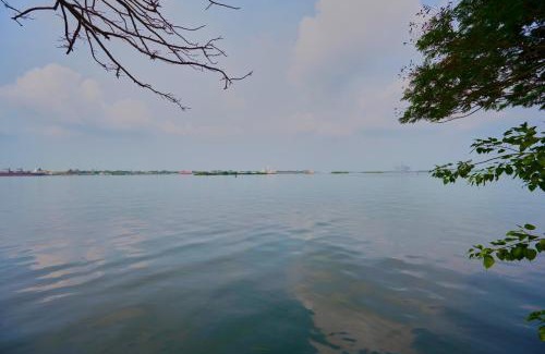 Kochi Apartment | BayView Retreat Premium Stay at Marine Drive Kochi