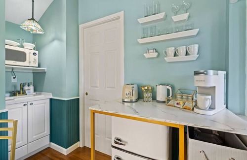 Bremerton Apartment | BayView Tower - Romantic Studio w/Beach Access