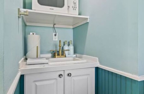 Bremerton Apartment | BayView Tower - Romantic Studio w/Beach Access
