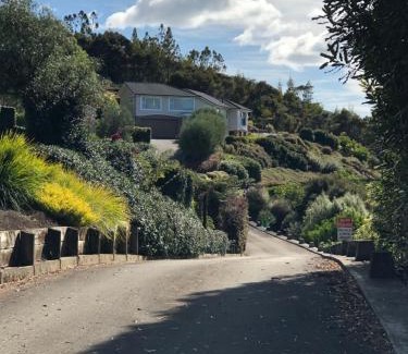 Whitianga Bed & Breakfast | Bayview Valley Lodge Bed & Breakfast