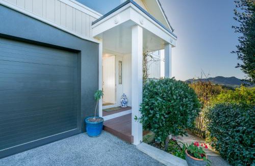 Whitianga Bed & Breakfast | Bayview Valley Lodge Bed & Breakfast