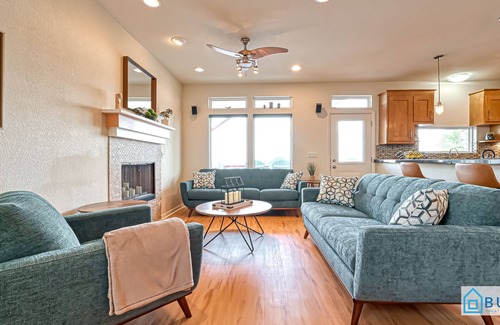 El Lago House | Bayview, Waterfront, Hot Tub, Fishing, Sleeps 14