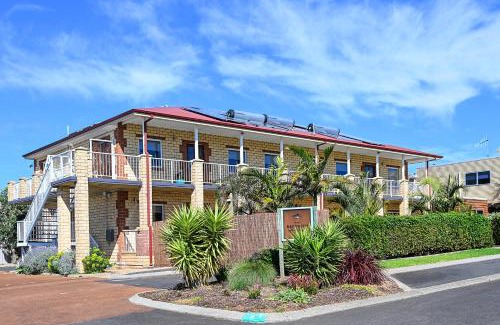Augusta Hotel | Baywatch Retreat Augusta