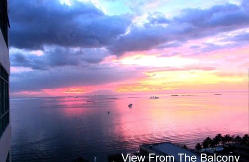Ermita Night District Apartment | Baywatch Tower