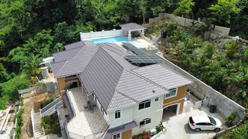 Reading House | BayWatch Villa - Montego Bay