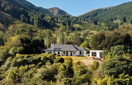 Closeburn House | Baywaters - Rural beauty with Sauna, Spa, Gym & Tennis Court