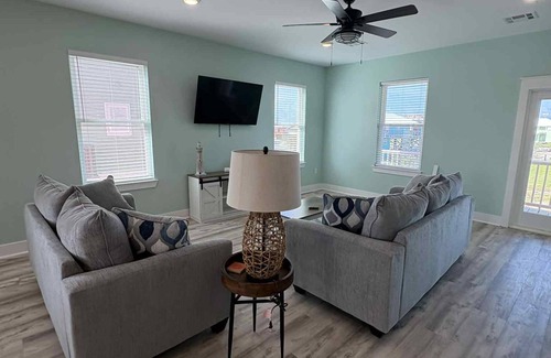 Grand Isle Condo | Baywinds condo #9: Spacious 4BR waterfront retreat in Grand Isle, LA.