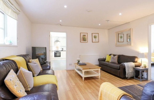 Bedford Cottage | BB HOUSE, family friendly, with a garden in Roxhill Manor Farm