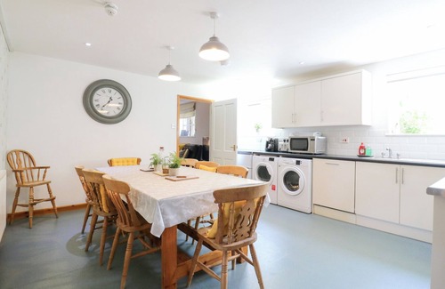 Bedford Cottage | BB HOUSE, family friendly, with a garden in Roxhill Manor Farm