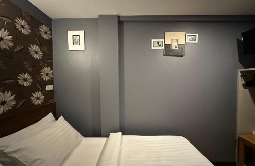 Chana Songkhram House | BB House Phra Athit