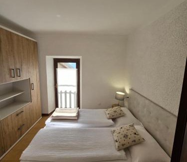 Laveno Apartment | bb26 apartment mountain Lozio