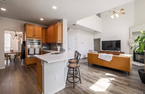 McNeil House | BBQ Backyard Patio Spacious 5 BD 2.5BA