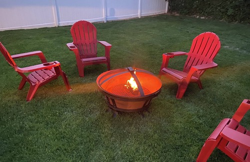 Baldwin House | “BBQ, Beats, Hot Tub Retreat!”