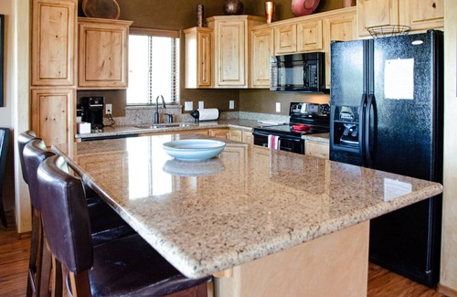 Torreon Cabin | BBQ Deck | Fireplace Loft | Golf Access | A/C