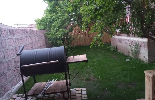 Yerevan House | BBQ | GRILL | PATIO | GARDEN | 20MINS FROM YEREVAN | APRICOT TREES