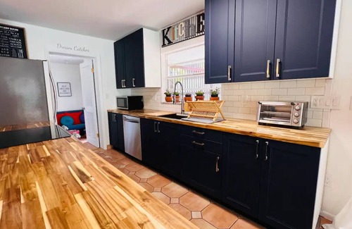 Ludlam House | BBQ HEATED POOL PATIO DINING PING-PONG BILLIARDS COZY PRIVATE MIAMI OASIS