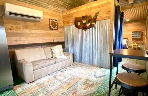 Lockhart House | BBQ, Music & Tiny Home Charm – Clover Casita